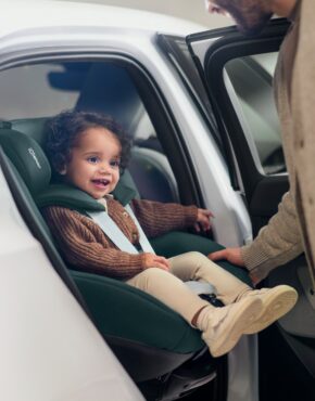 MC 2023 maxicosi car seat Pearl 360 ProLifestyle car seat Dad wi